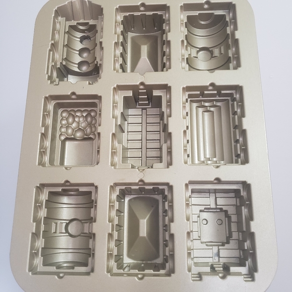 Nordic Ware Train Cake Pan 5 Cups - Picture 6 of 12